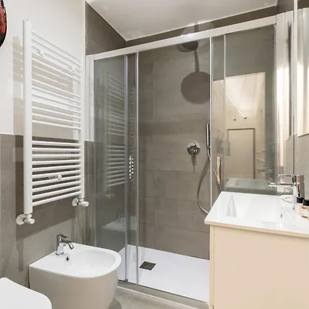 Hostly-puccini Luxury Home-near Colosseum & Trevi * Rome