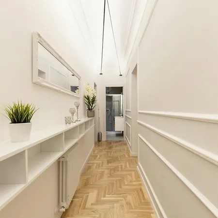 Hostly-puccini Luxury Home-near Colosseum & Trevi * Rome