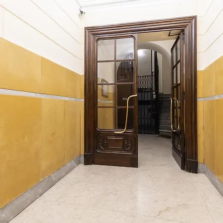 Apartment Hostly-puccini Luxury Home-near Colosseum & Trevi Rome