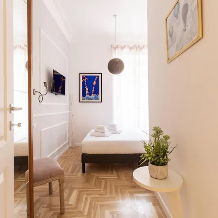 Hostly-puccini Luxury Home-near Colosseum & Trevi Apartment *