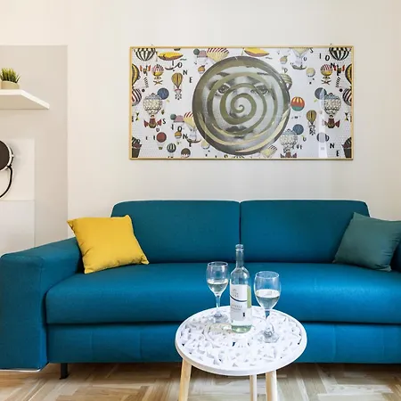 Lejlighed Hostly-puccini Luxury Home-near Colosseum & Trevi Rom