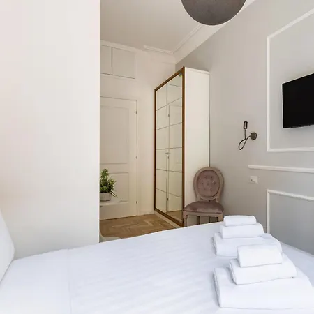 Hostly-puccini Luxury Home-near Colosseum & Trevi *