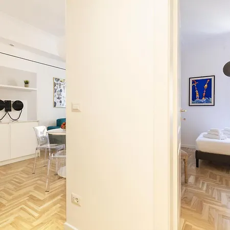 Apartment Hostly-puccini Luxury Home-near Colosseum & Trevi